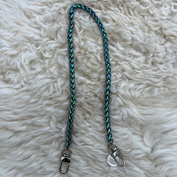 PrettyConnected NIKKI MINI MULTI-USE FACE MASK TO NECKLACE CHAIN STRAP - Picture 4 of 5
